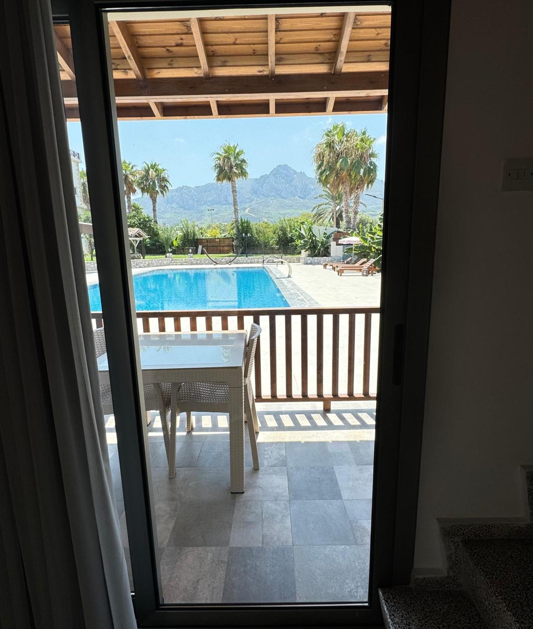 The Horse Farm Hotel Agios Georgios  Exterior foto