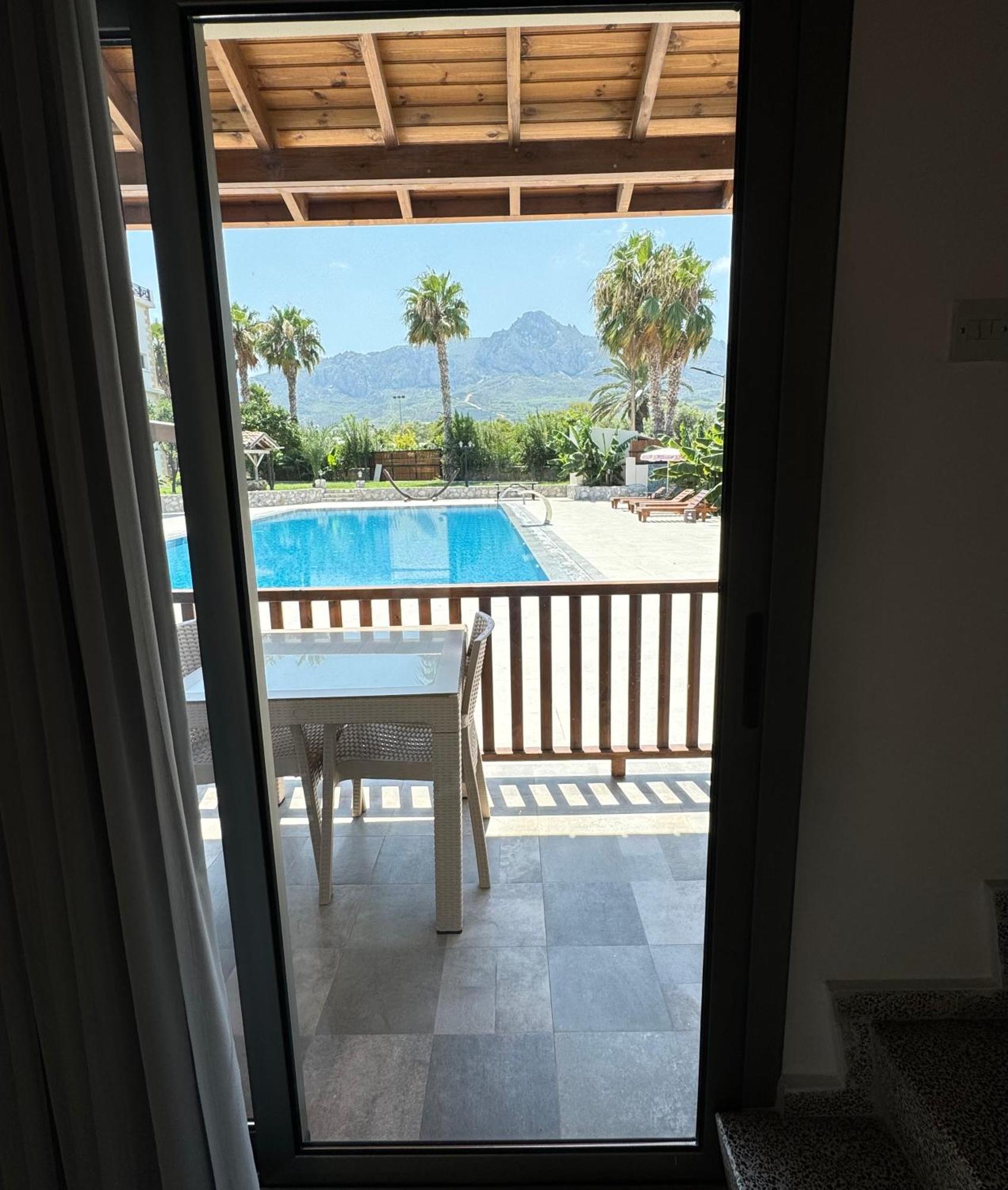 The Horse Farm Hotel Agios Georgios  Exterior foto